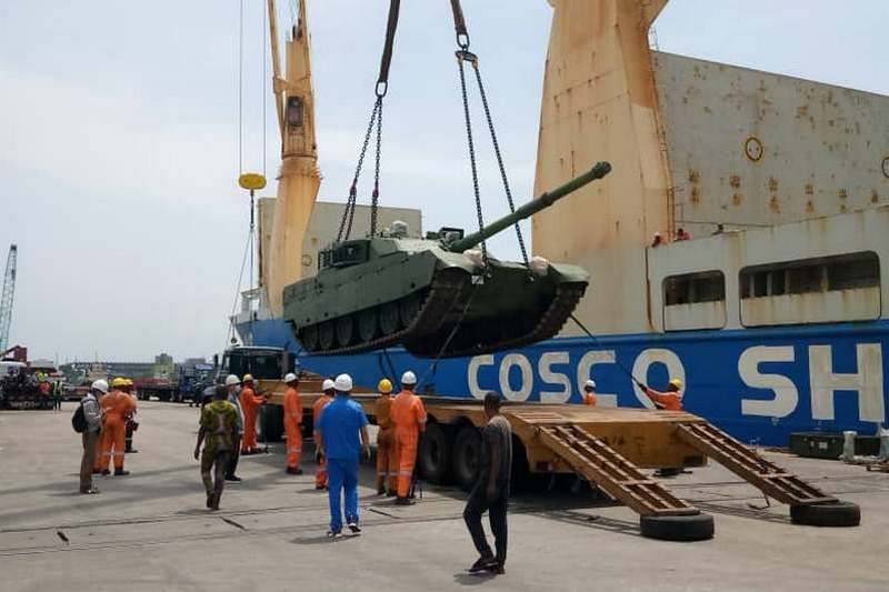 Nigeria recibió el primer lote de tanques chinos y obuses autopropulsados