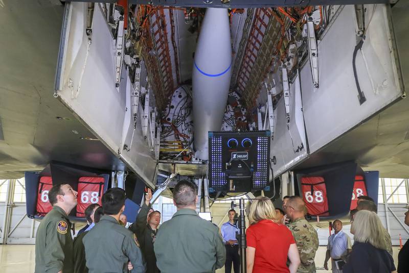 Angkatan Udara AS bermaksud untuk melengkapi pembom B-1B Lancer dengan rudal hipersonik