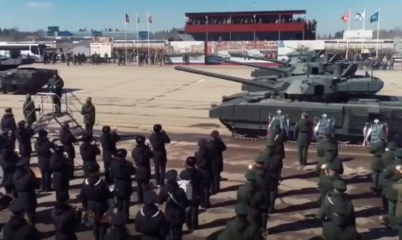 Soldados se preparando para o desfile da vitória foram colocados em quarentena