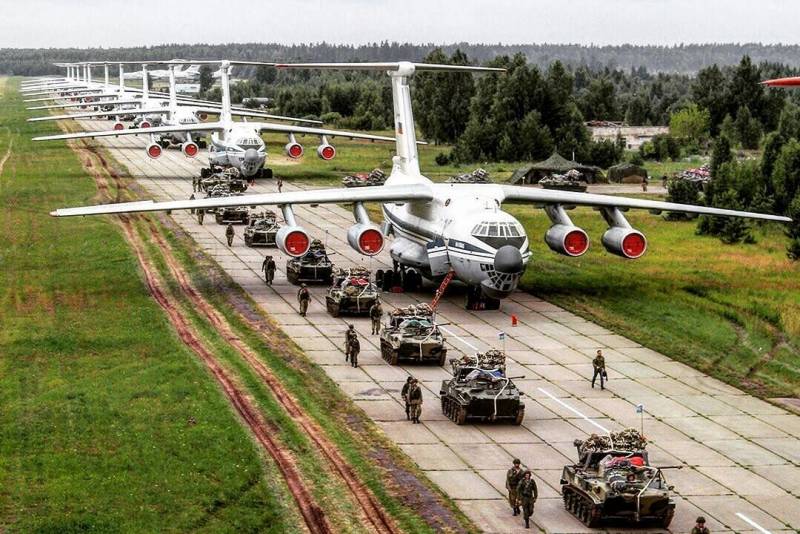 Conjunto de aeronaves diferentes. aviões a jato militar, avião de  passageiros e biplano. elementos para jogo para celular ou livro infantil