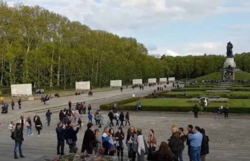 El embajador de Ucrania en Berlín se negó a celebrar la victoria sobre el nazismo con los embajadores de la Federación de Rusia y Bielorrusia.