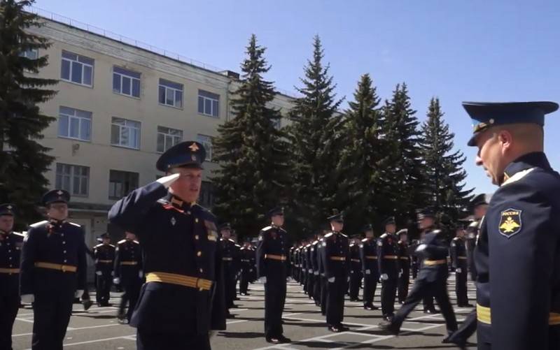Ministerstwo Obrony zorganizowało przedterminowe zwolnienie oficerów
