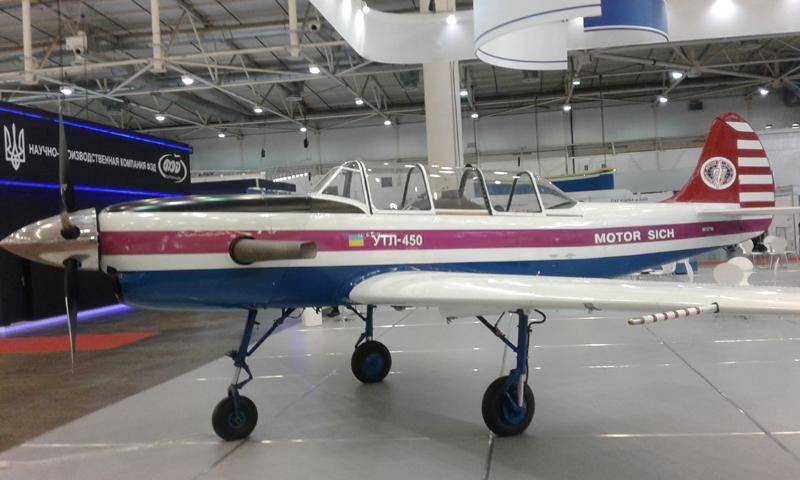 El nuevo avión de entrenamiento ucraniano UTL-450 comenzó a probar