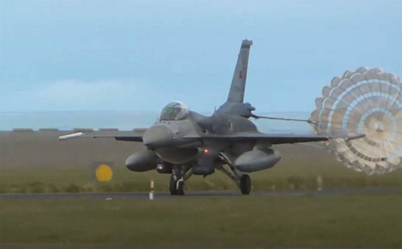 Dalam sepersekian detik dari kemungkinan tabrakan: F-16 Angkatan Udara Turki melintasi jalur pesawat tempur Yunani