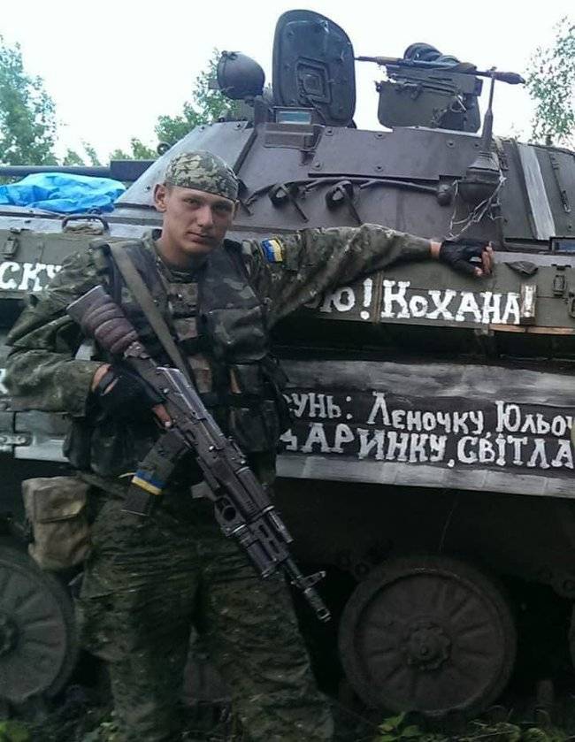 Oekraïense militairen poseren bij de demarcatielijn: er is nog steeds geen terugtrekking van troepen