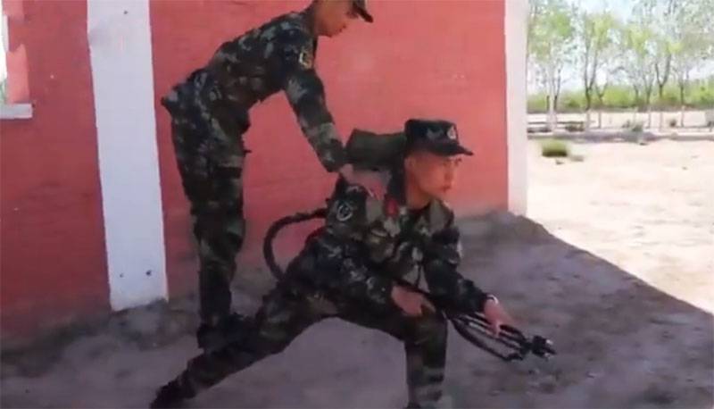 How the Chinese army train flamethrowers: shots from the training ground are shown