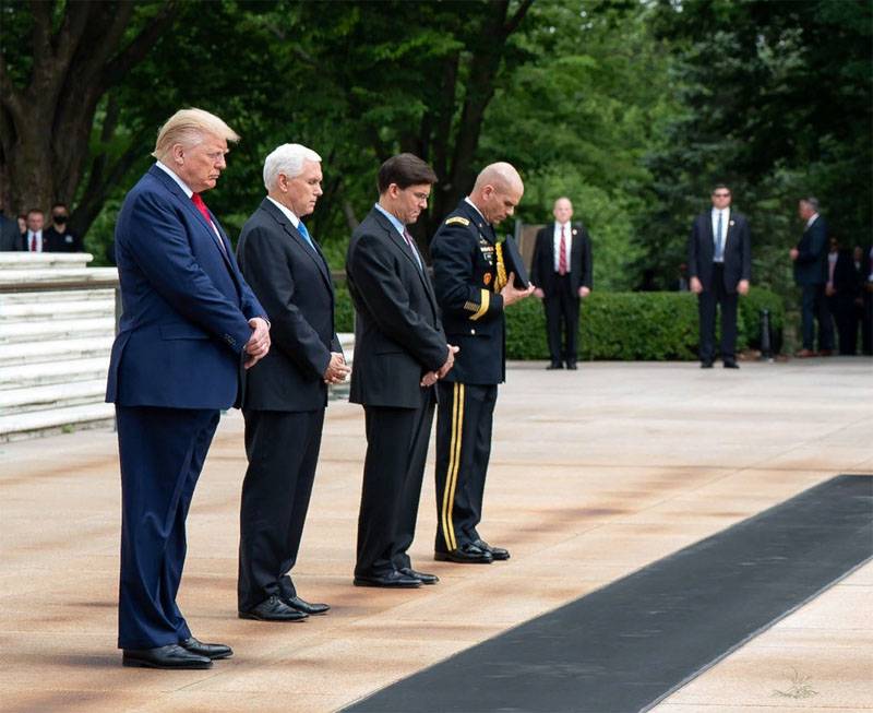 "한 손으로 제재 도입, 다른 손으로 크렘린에 손": 유럽은 트럼프의 G7 이니셔티브에 반응