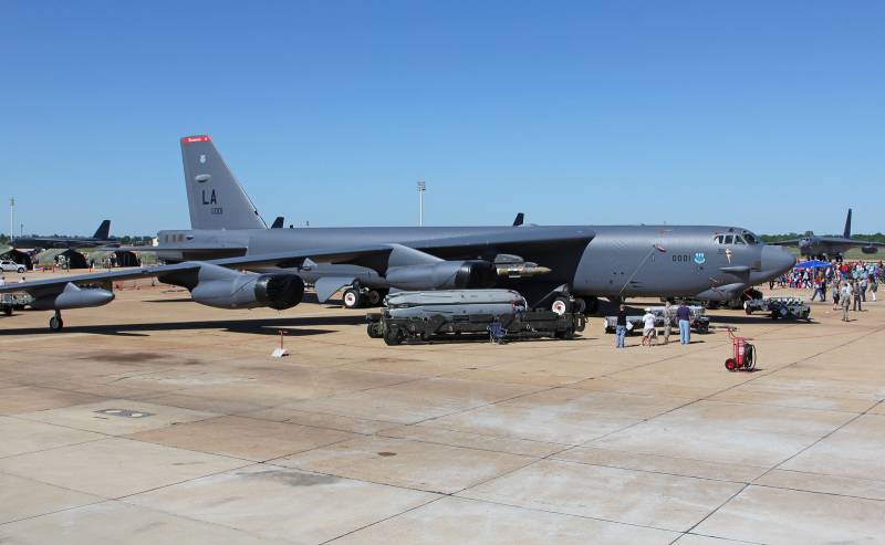 Столетний «бомбер»: как Штаты будут модернизировать легендарный B-52