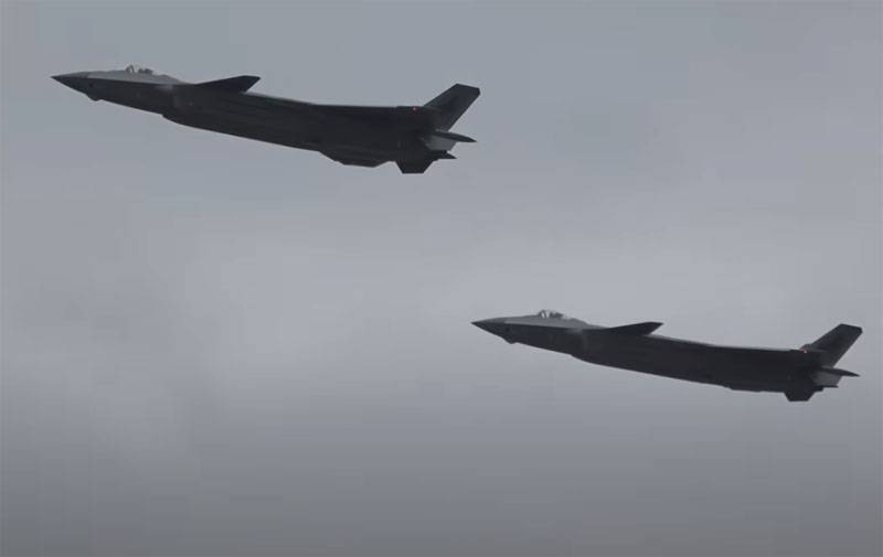 In Cina, ha parlato dell'emergere di una nuova versione del combattente di quinta generazione J-20A