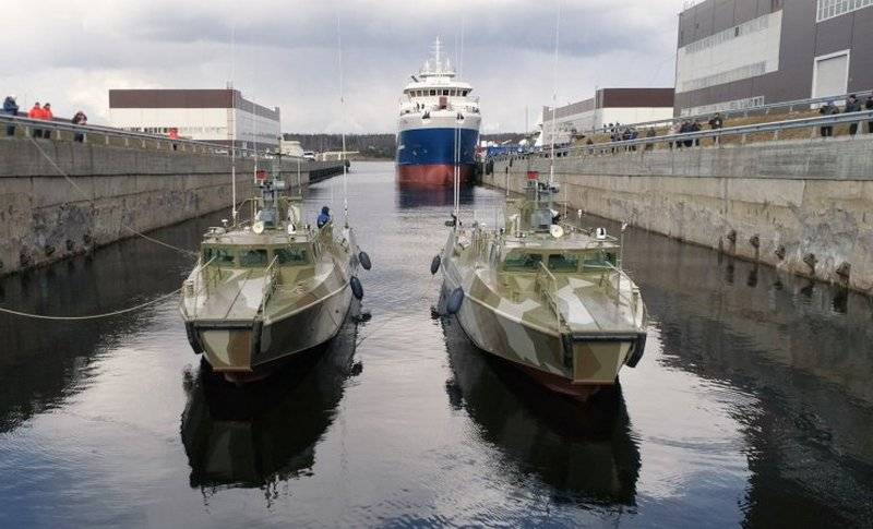 Two patrol boats of project 03160 "Raptor" went to the test