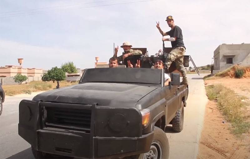 Uzman, Libya'daki Haftar ordusunun hızla geri çekilmesinin nedenini belirledi