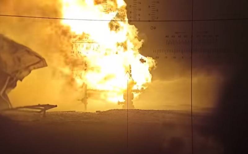 W sieci pojawił się film z gaszenia pożaru oleju za pomocą armaty MT-12 Rapira