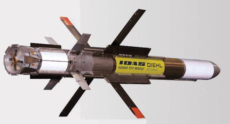صاروخ على مقود. نظام IDAS المضاد للطائرات للغواصات