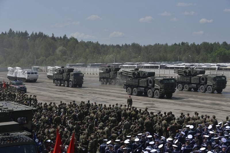 A snapshot of three types of Pantsir complexes appeared on the web in one system