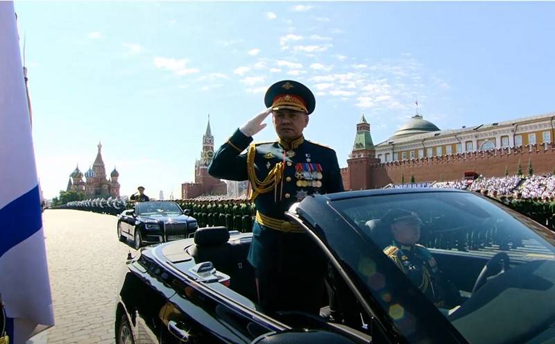 Um desfile dedicado ao 75º aniversário da Grande Vitória ocorreu em Moscou