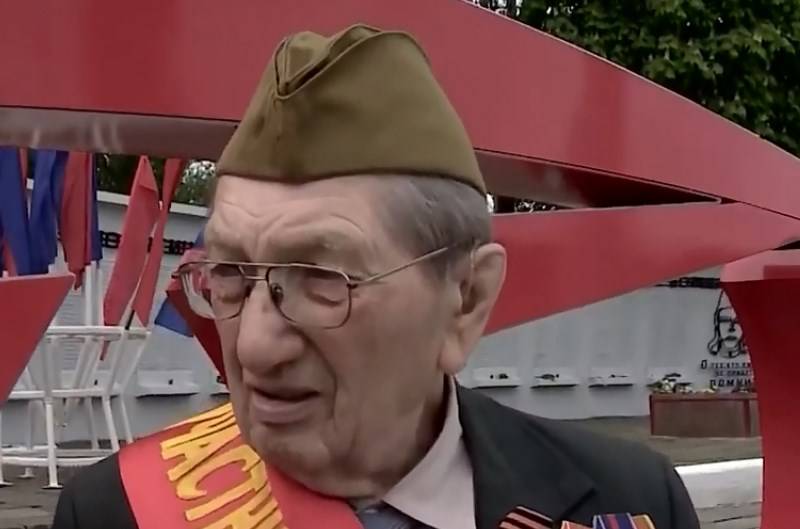 Un participante en el primer Desfile de la Victoria de 1945 del DPR se reunió con el Presidente de Rusia.