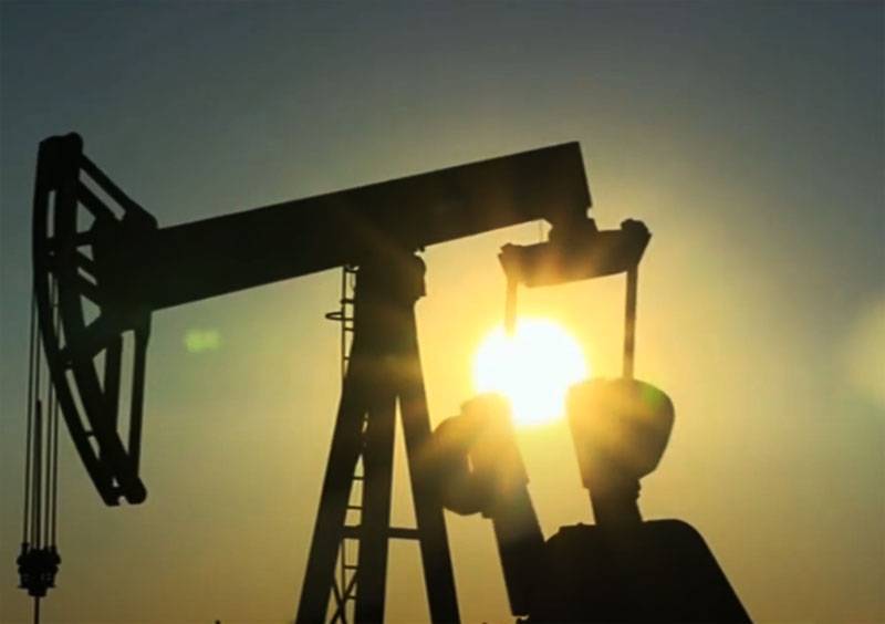 तेल की कीमत फिर से कम हो गई है, विशेषज्ञ शामिल हो रहे हैं और स्थिति को स्पष्ट करने की कोशिश कर रहे हैं