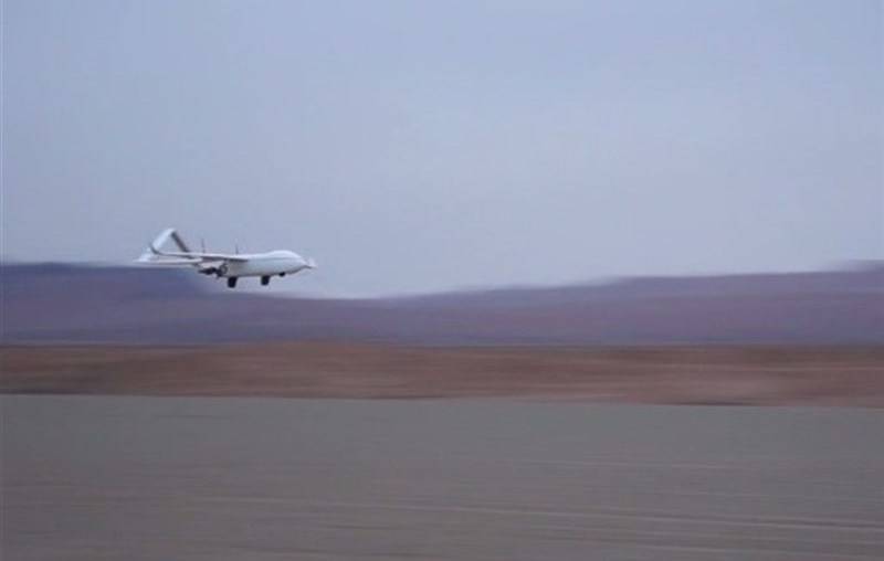 Irán demostró un nuevo avión no tripulado de reconocimiento