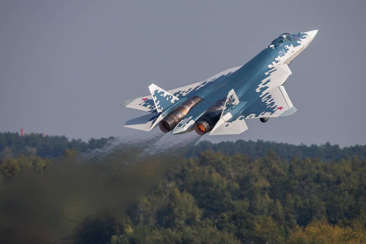 Российские самолеты фото. Су-57 реактивный самолёт. Су 57 на Украине 2022. Су-57 двухдвигательный реактивный самолёт. Истребитель 5-го поколения Су-57.