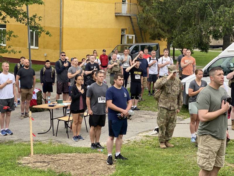 今日のウクライナ 旧ソ連軍部隊で祝われたアメリカ陸軍記念日