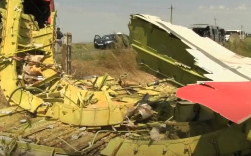 Le livre malaisien parle des avantages possibles des États-Unis de frapper MH17 sur le Donbass