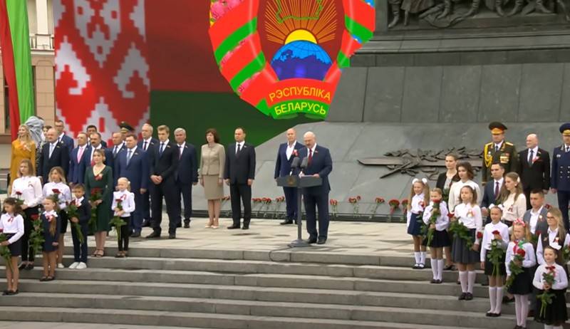 白俄罗斯庆祝独立纪念日：祝贺不断来临