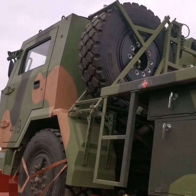 Fotos del MLRS B-12 chino basado en el FAW 4x4 para las tropas aerotransportadas aparecieron