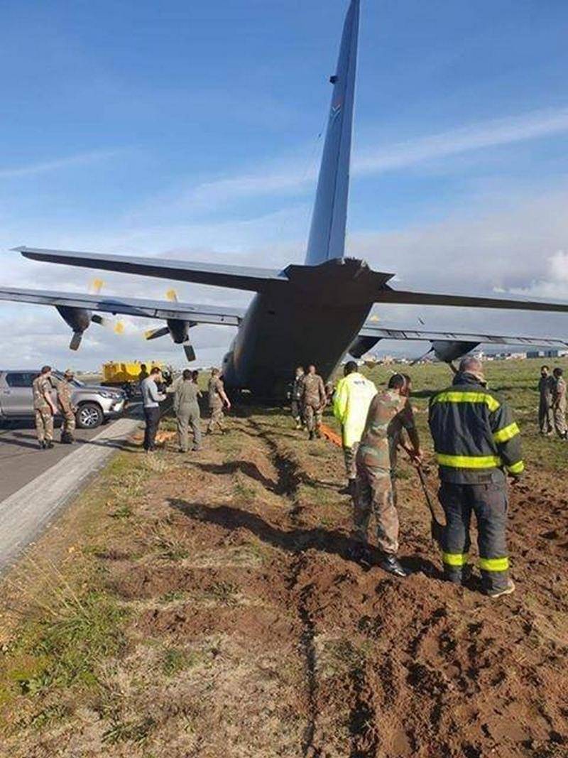 S-130が再び注目されました：着陸時にHerculesトランスポーターが土壌を「耕作」しました