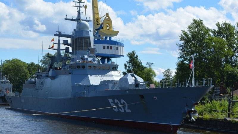 Kronstadt'ta Baltık Filosu Boyky corvette rıhtım onarım tamamlandı