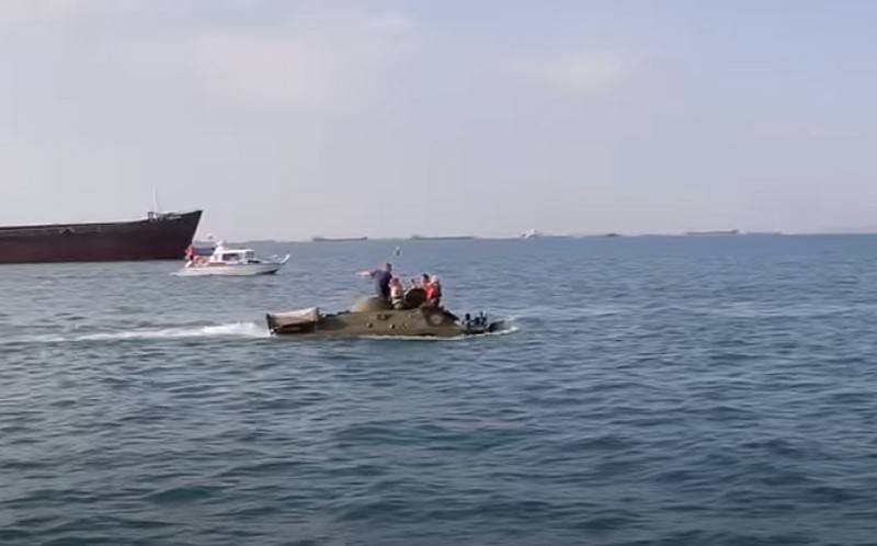 Quando attraversò lo stretto di Kerch, il BRDM-2 affondò