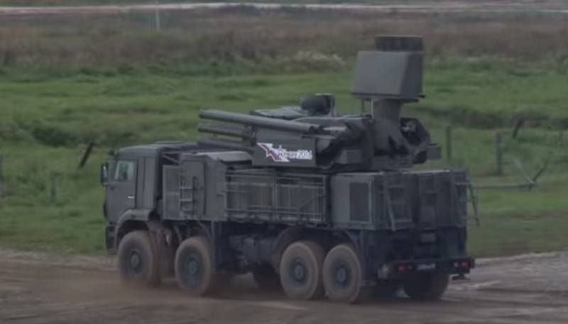 Os sistemas de mísseis de defesa aérea russos "Pantsir-S" receberam um sistema de controle automatizado