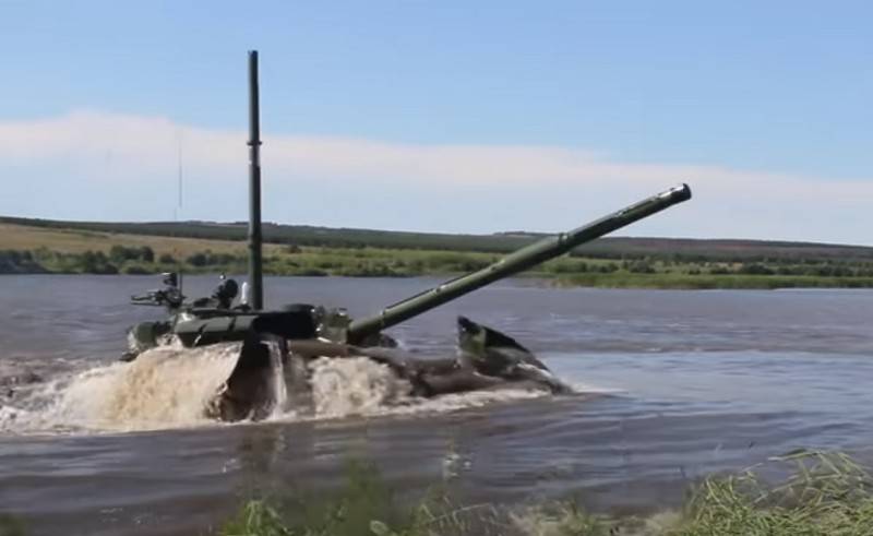 Argentinische Journalisten waren vom Unterwasserfahren russischer T-72B3-Panzer beeindruckt