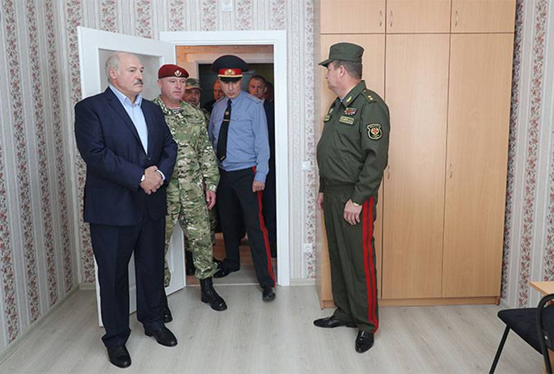 Polish press reflects on Lukashenka's "green men"