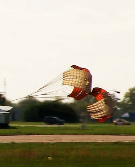 En Ukraine, des procédures ont commencé sur la fourniture de parachutes de freinage avec des trous à l'armée de l'air