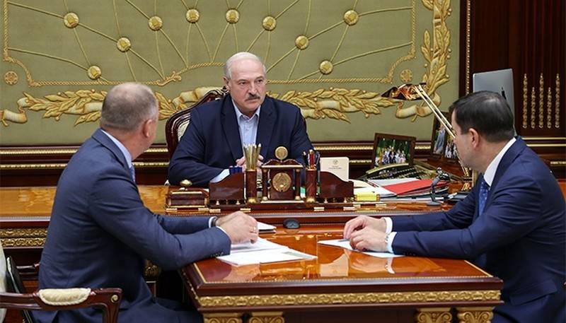 Why does Alexander Lukashenko want to overthrow the President of Belarus?