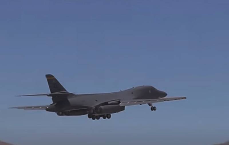 Gli esperti discutono del motivo per cui tre caccia Su-1 sono saliti per intercettare il Lancer B-35B dell'USAF