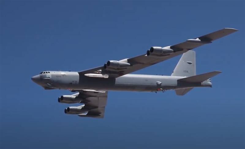 Nos Estados Unidos, eles falaram sobre o teste de um protótipo de um míssil hipersônico AGM-183A em um bombardeiro B-52H