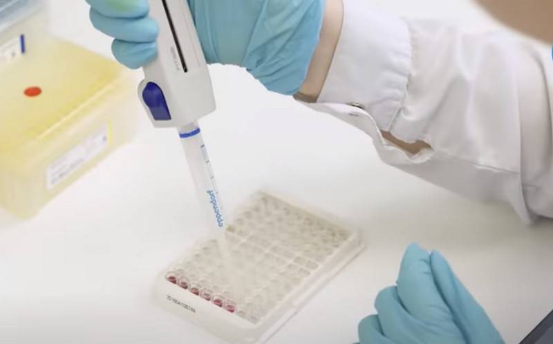 "परीक्षणों के मुख्य चरण को छोड़ दिया": विदेशी मीडिया ने कोरोनवायरस के खिलाफ रूसी टीका की आलोचना की