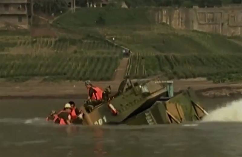 Como um tanque anfíbio leve chinês afundou durante os testes: o vídeo foi lembrado em Taiwan