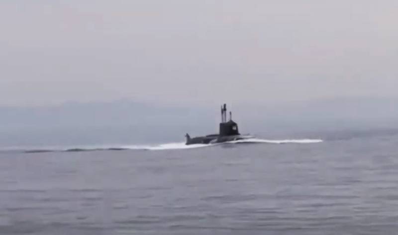 The network is discussing the situation with the surfacing of a submarine of the Russian Navy near Alaska