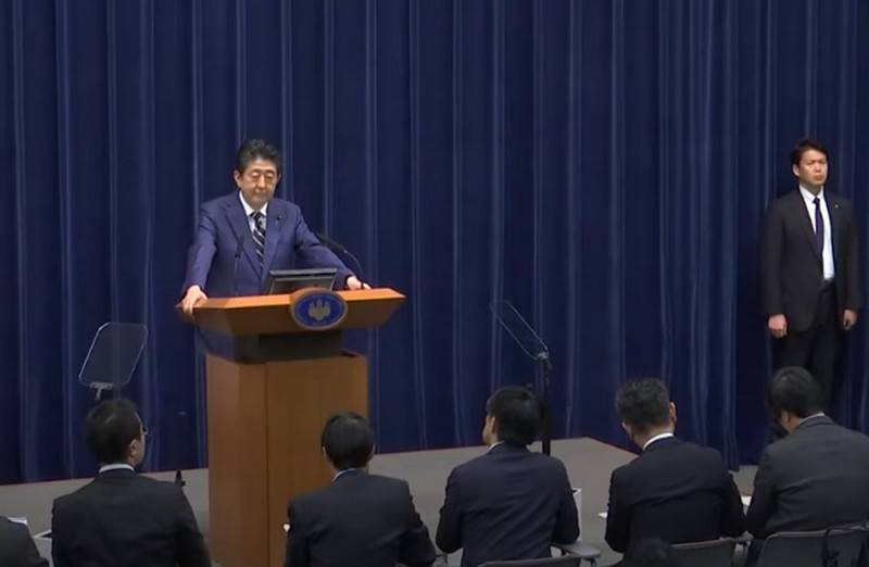 Japanese Prime Minister Shinzo Abe resigns