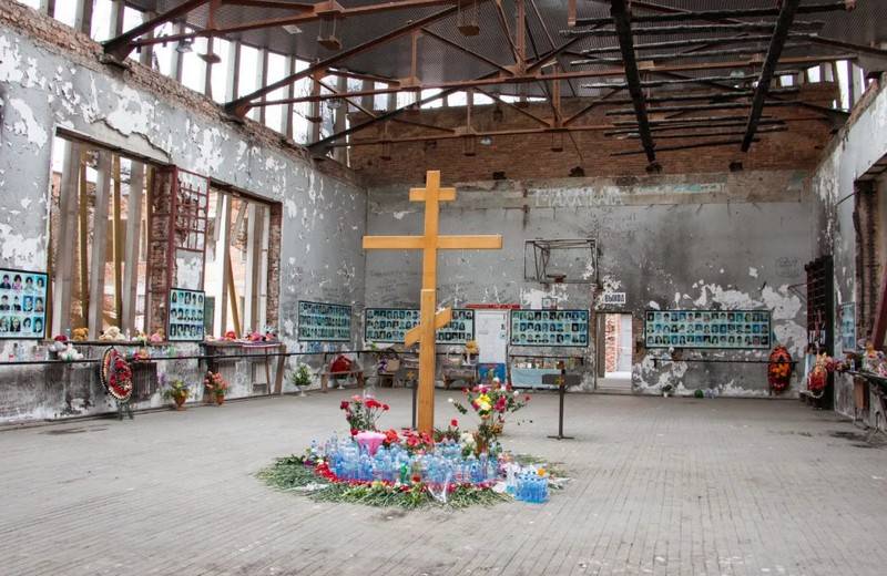 "Didn't return from school line": victims of terrorist attack at school are remembered in Beslan