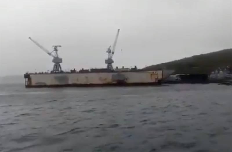 Typhoon tore the floating dock from the anchorages in Primorye and sent it to the ships of the Pacific Fleet