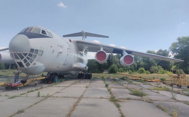 Die Ukraine versteigert drei Militärtransportflugzeuge vom Typ Il-76TD