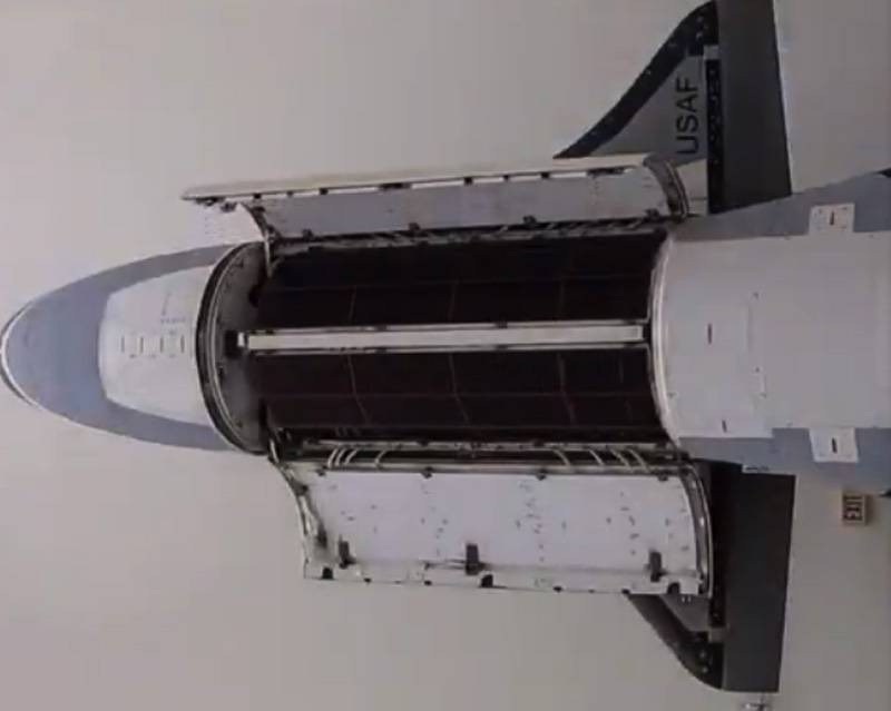 Опубликовано видео космического самолёта X-37B с открытым грузовым отсеком