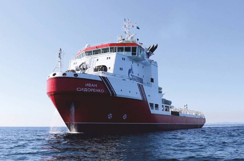 Le navire pour l'achèvement du Nord Stream 2 arrive à l'Allemand Mukran