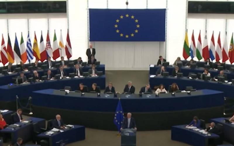 El Parlamento Europeo pidió a la UE que "democratice" Rusia
