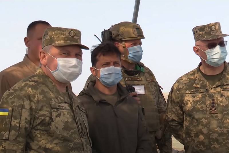 우크라이나 군대의 훈련에서 Javelin ATGM은 Zelensky에 대한 시위 중 실화되었습니다.