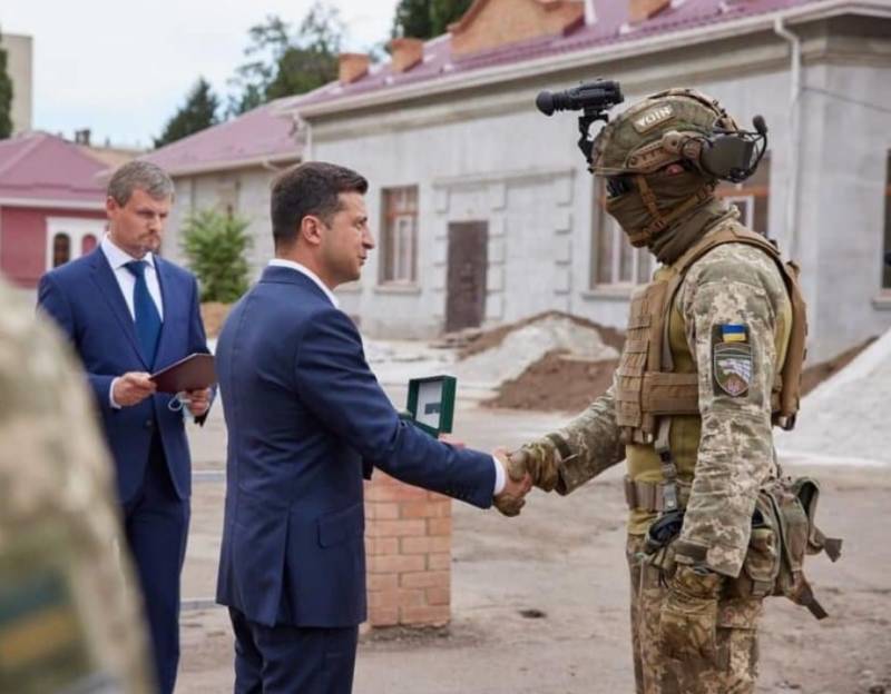 Мечи и копья для мастер-сержантов: в украинской армии – очередные новые эмблемы