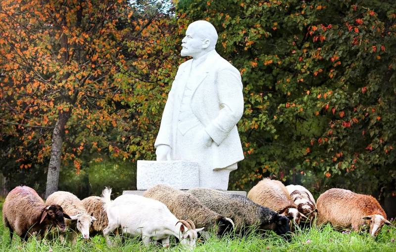 Продайте Ленина, или Возвращение в 1990-е годы